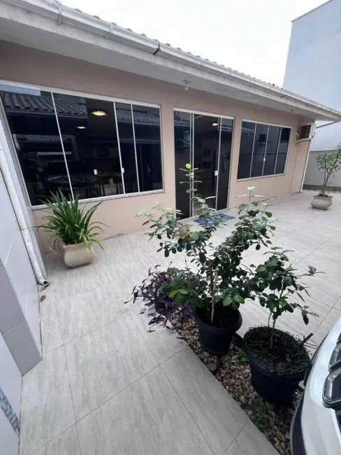 Foto 2 de Casa com 3 quartos à venda, 360m2 em Barra do Aririú, Palhoca - SC
