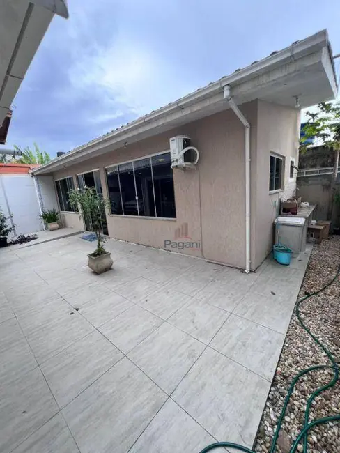 Foto 3 de Casa com 3 quartos à venda, 360m2 em Barra do Aririú, Palhoca - SC