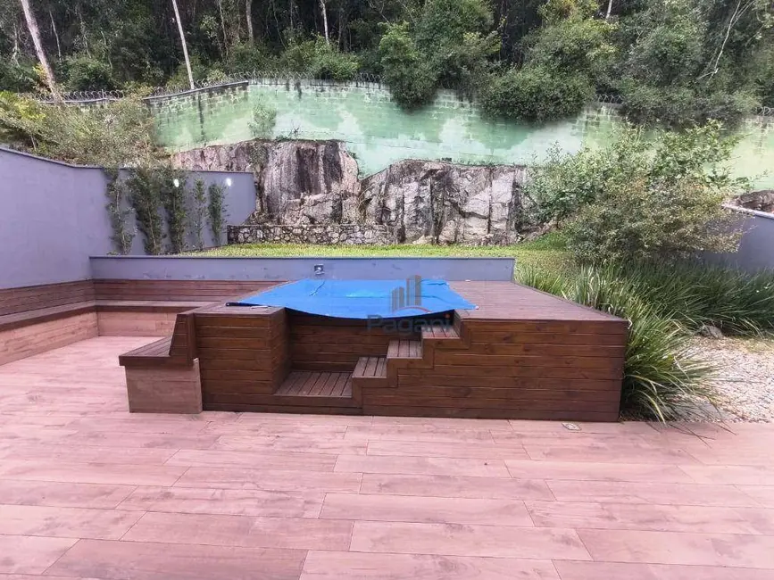 Casa com 3 quartos à venda e para alugar, 360m2 em Forquilhas, Sao Jose - SC - imagem 2 Foto 2 de Casa com 3 quartos à venda e para alugar, 360m2 em Forquilhas, Sao Jose - SC