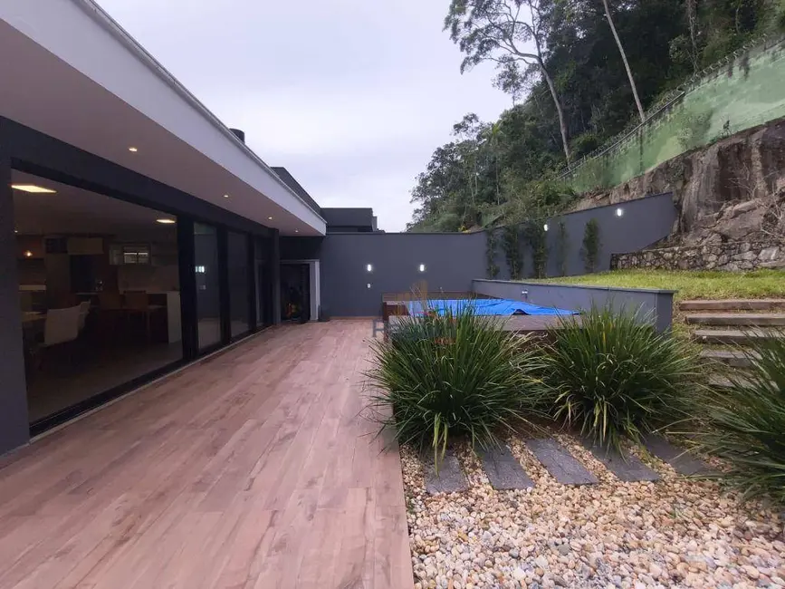 Casa com 3 quartos à venda e para alugar, 360m2 em Forquilhas, Sao Jose - SC - imagem 5 Foto 5 de Casa com 3 quartos à venda e para alugar, 360m2 em Forquilhas, Sao Jose - SC