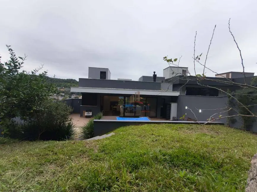 Casa com 3 quartos à venda e para alugar, 360m2 em Forquilhas, Sao Jose - SC - imagem 6 Foto 6 de Casa com 3 quartos à venda e para alugar, 360m2 em Forquilhas, Sao Jose - SC