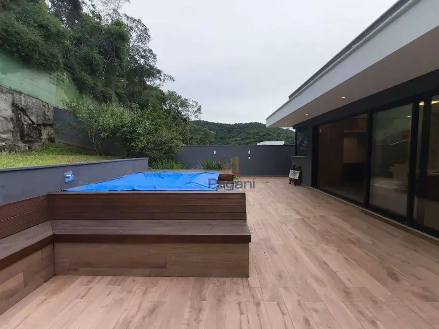 Casa com 3 quartos à venda e para alugar, 360m2 em Forquilhas, Sao Jose - SC - imagem 3 Foto 3 de Casa com 3 quartos à venda e para alugar, 360m2 em Forquilhas, Sao Jose - SC