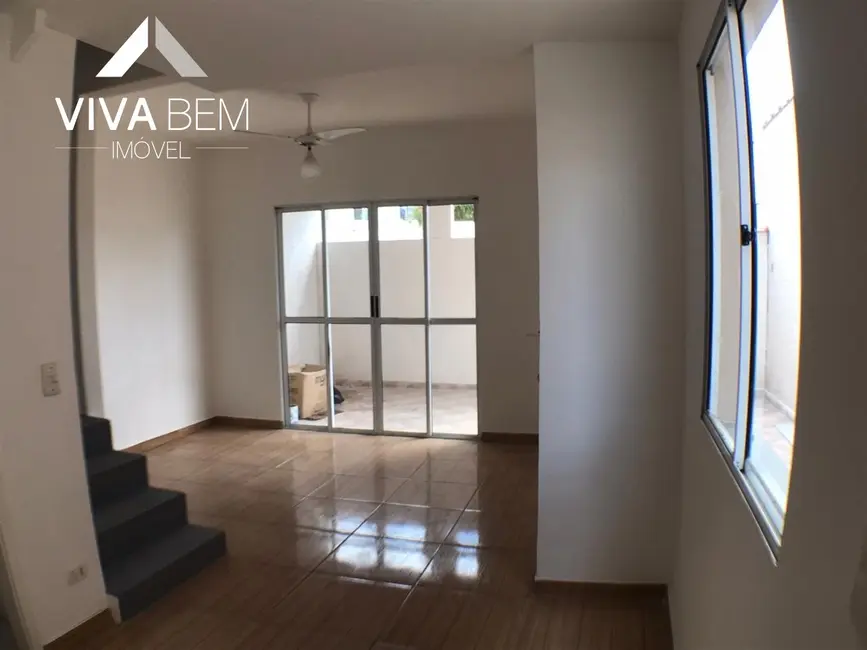 Foto 2 de Casa de Condomínio com 2 quartos para alugar, 120m2 em Jardim Petrópolis, Cotia - SP