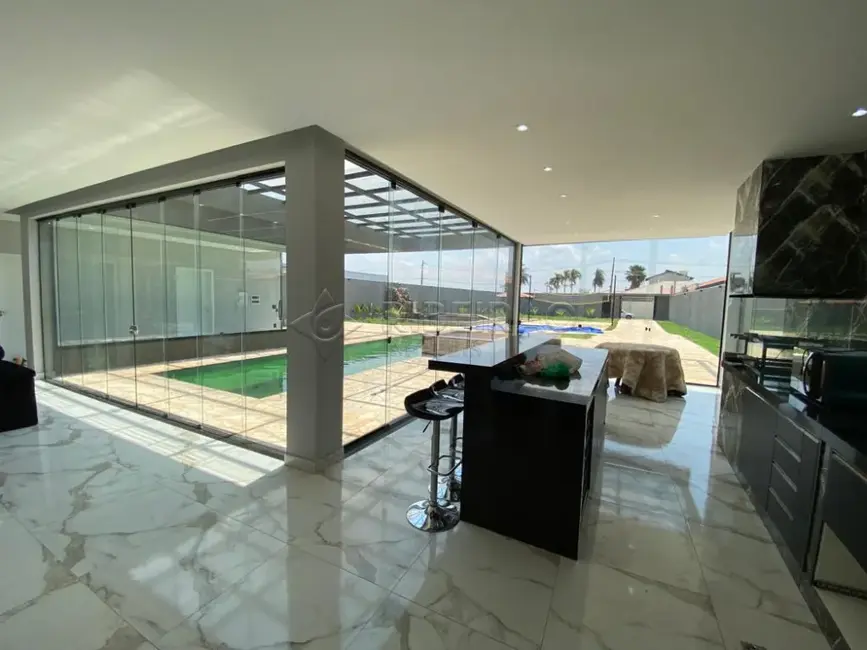 Foto 1 de Casa de Condomínio com 3 quartos à venda, 250m2 em Jardinopolis - SP