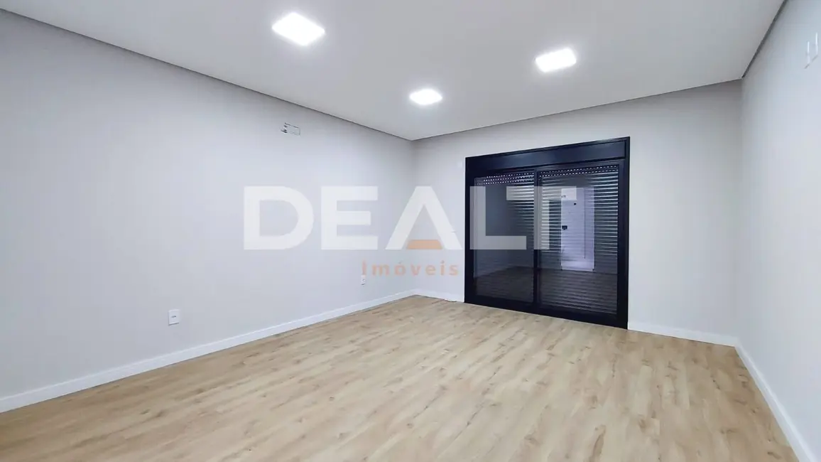 Sobrado com 4 quartos à venda, 282m2 em Hortolandia - SP - imagem 8 Foto 8 de Sobrado com 4 quartos à venda, 282m2 em Hortolandia - SP