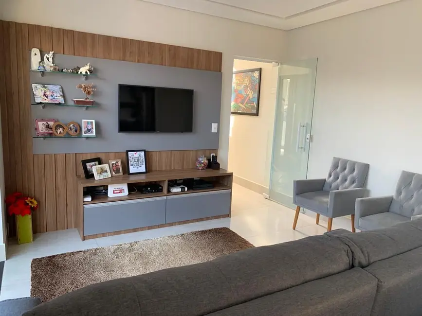 Sobrado com 3 quartos à venda, 200m2 em São Bento, Paulinia - SP - imagem 3 Foto 3 de Sobrado com 3 quartos à venda, 200m2 em São Bento, Paulinia - SP