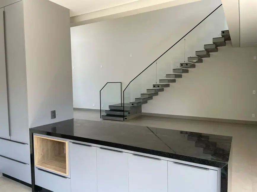 Sobrado com 3 quartos à venda, 250m2 em Paulinia - SP - imagem 4 Foto 4 de Sobrado com 3 quartos à venda, 250m2 em Paulinia - SP