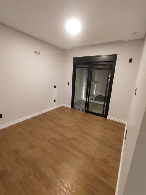 Foto 8 de Sobrado com 3 quartos à venda, 262m2 em Residencial Portal do Lago, Sumare - SP