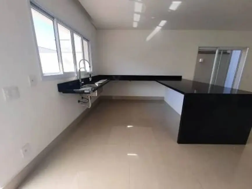 Sobrado com 3 quartos à venda, 300m2 em João Aranha, Paulinia - SP - imagem 8 Foto 8 de Sobrado com 3 quartos à venda, 300m2 em João Aranha, Paulinia - SP