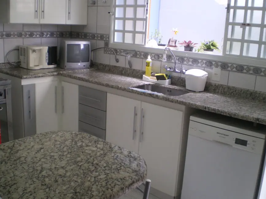 Sobrado com 4 quartos à venda, 290m2 em Paulinia - SP - imagem 9 Foto 9 de Sobrado com 4 quartos à venda, 290m2 em Paulinia - SP