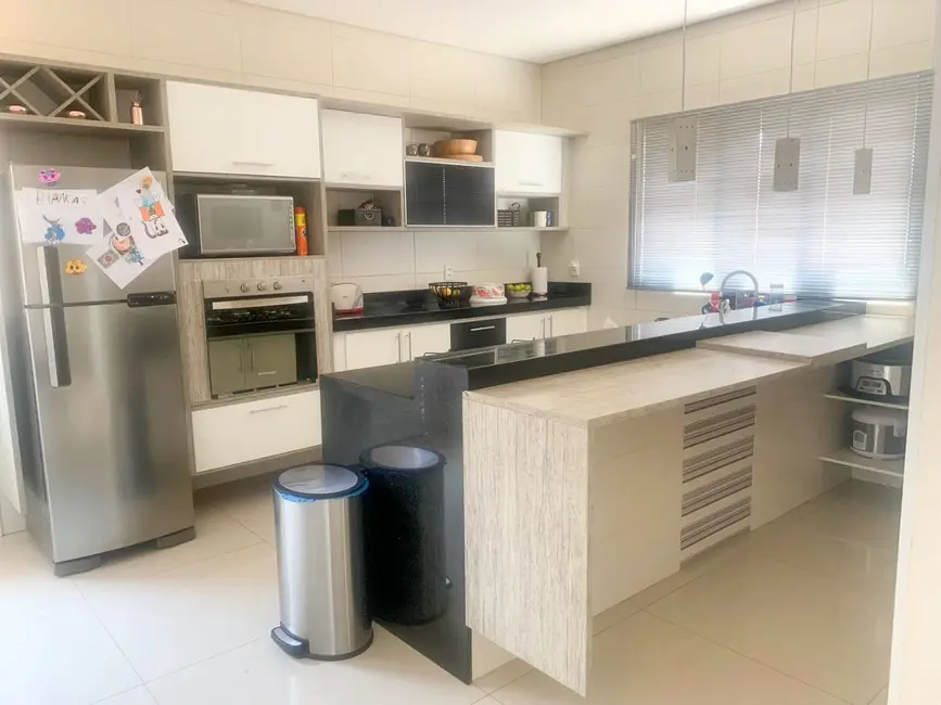 Sobrado com 3 quartos à venda, 305m2 em Paulinia - SP - imagem 1 Foto 1 de Sobrado com 3 quartos à venda, 305m2 em Paulinia - SP