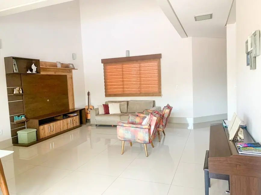 Sobrado com 3 quartos à venda, 305m2 em Paulinia - SP - imagem 4 Foto 4 de Sobrado com 3 quartos à venda, 305m2 em Paulinia - SP