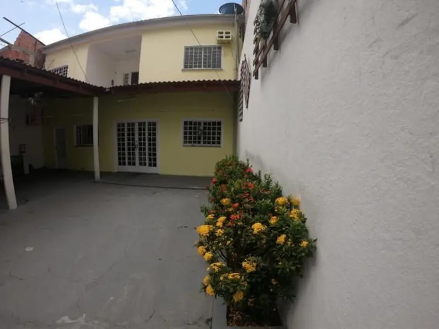 Foto 2 de Casa com 5 quartos à venda, 300m2 em Manaus - AM