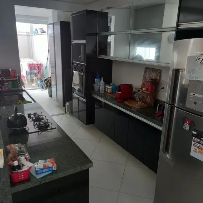 Casa de Condomínio com 3 quartos à venda, 275m2 em Manaus - AM - imagem 8 Foto 8 de Casa de Condomínio com 3 quartos à venda, 275m2 em Manaus - AM