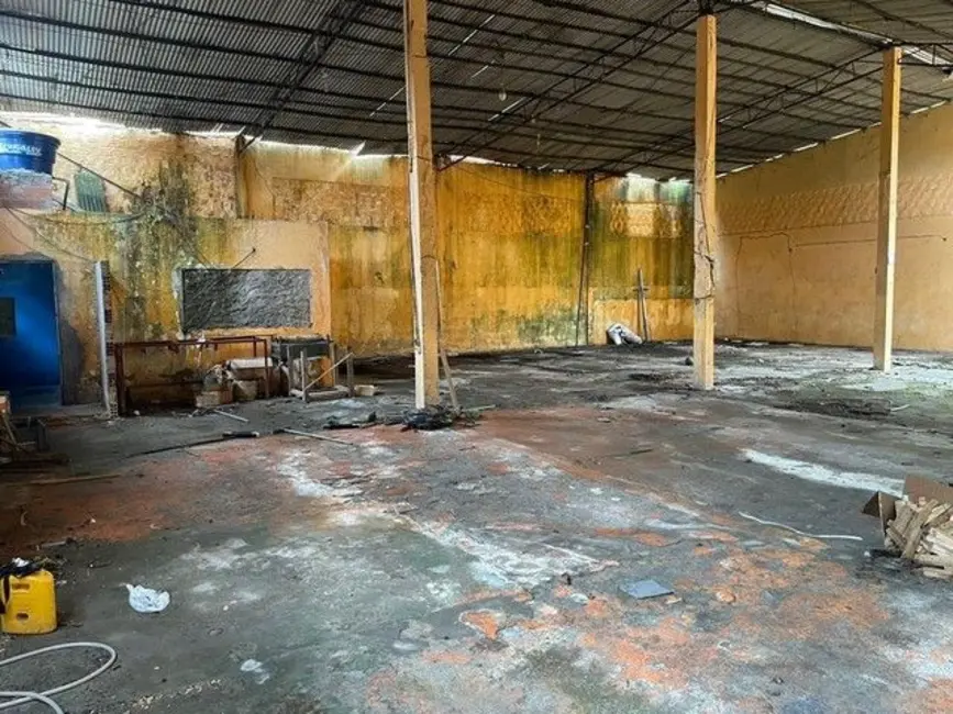 Foto 3 de Casa Comercial com 3 quartos à venda, 500m2 em Manaus - AM