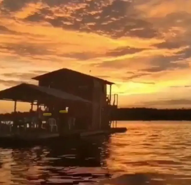 Foto 2 de Casa Comercial com 2 quartos à venda, 50m2 em Manaus - AM