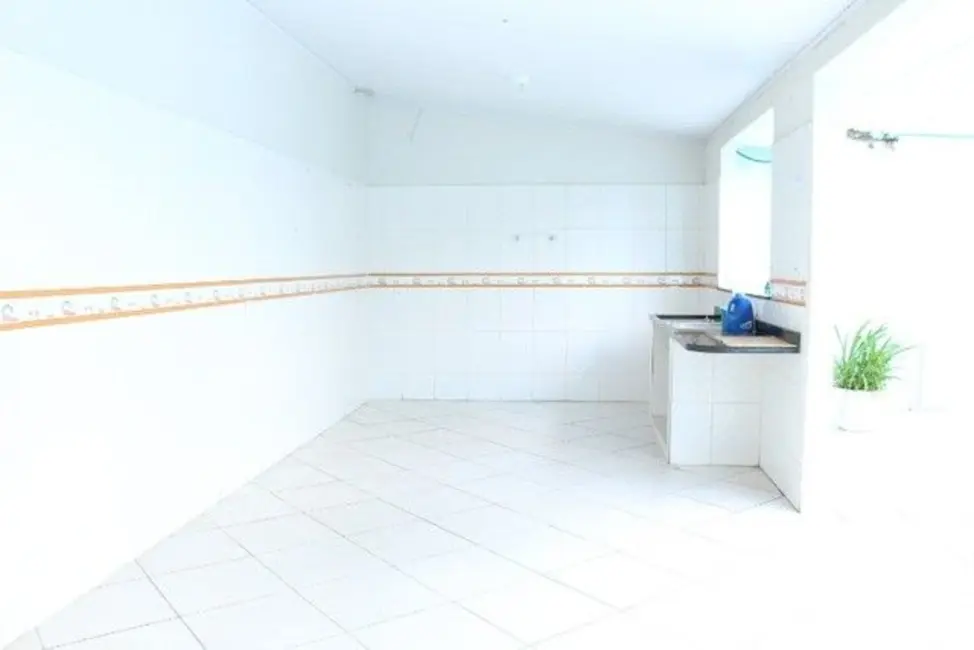 Casa com 3 quartos à venda, 300m2 em Manaus - AM - imagem 2 Foto 2 de Casa com 3 quartos à venda, 300m2 em Manaus - AM