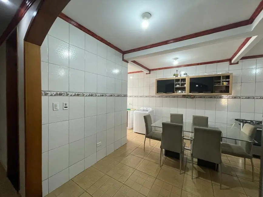 Casa de Condomínio com 3 quartos para alugar, 425m2 em Manaus - AM - imagem 8 Foto 8 de Casa de Condomínio com 3 quartos para alugar, 425m2 em Manaus - AM