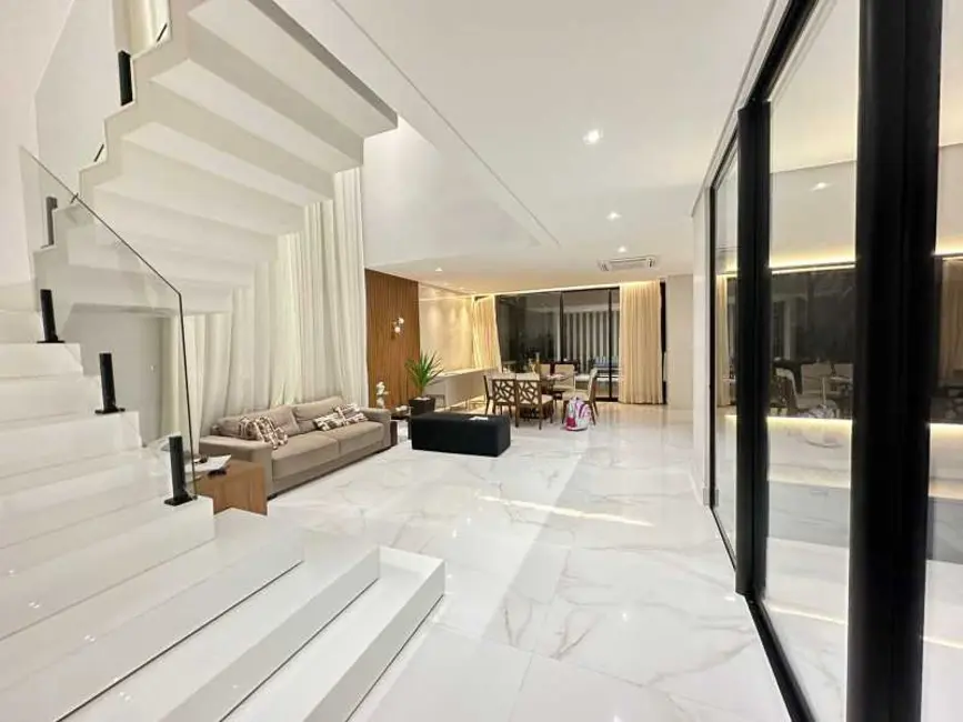 Casa de Condomínio com 5 quartos à venda, 350m2 em Manaus - AM - imagem 6 Foto 6 de Casa de Condomínio com 5 quartos à venda, 350m2 em Manaus - AM