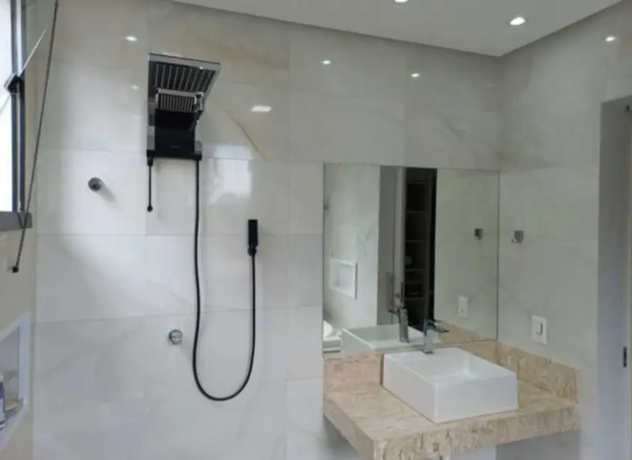 Casa de Condomínio com 3 quartos à venda, 360m2 em Manaus - AM - imagem 9 Foto 9 de Casa de Condomínio com 3 quartos à venda, 360m2 em Manaus - AM