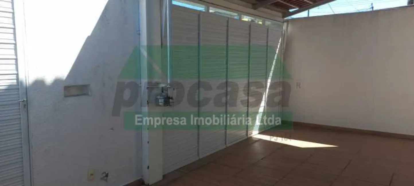 Foto 2 de Casa com 2 quartos à venda, 160m2 em Manaus - AM