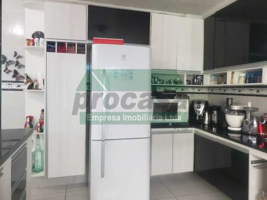 Casa com 4 quartos à venda, 300m2 em Manaus - AM - imagem 8 Foto 8 de Casa com 4 quartos à venda, 300m2 em Manaus - AM