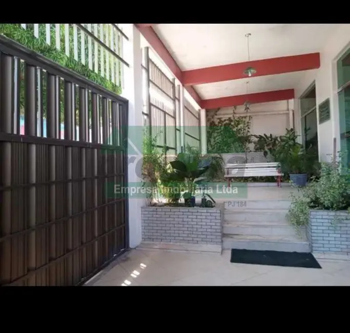 Casa com 3 quartos à venda e para alugar, 450m2 em Manaus - AM - imagem 6 Foto 6 de Casa com 3 quartos à venda e para alugar, 450m2 em Manaus - AM