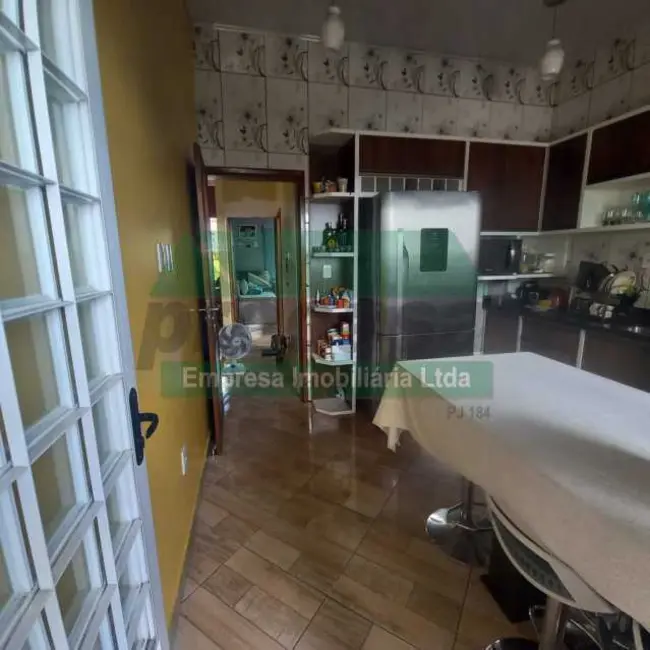 Foto 2 de Casa com 5 quartos à venda, 240m2 em Manaus - AM