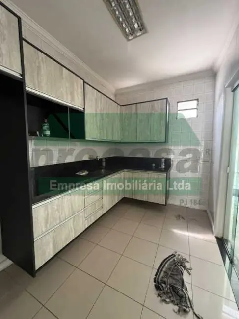 Foto 3 de Casa com 3 quartos à venda, 300m2 em Manaus - AM