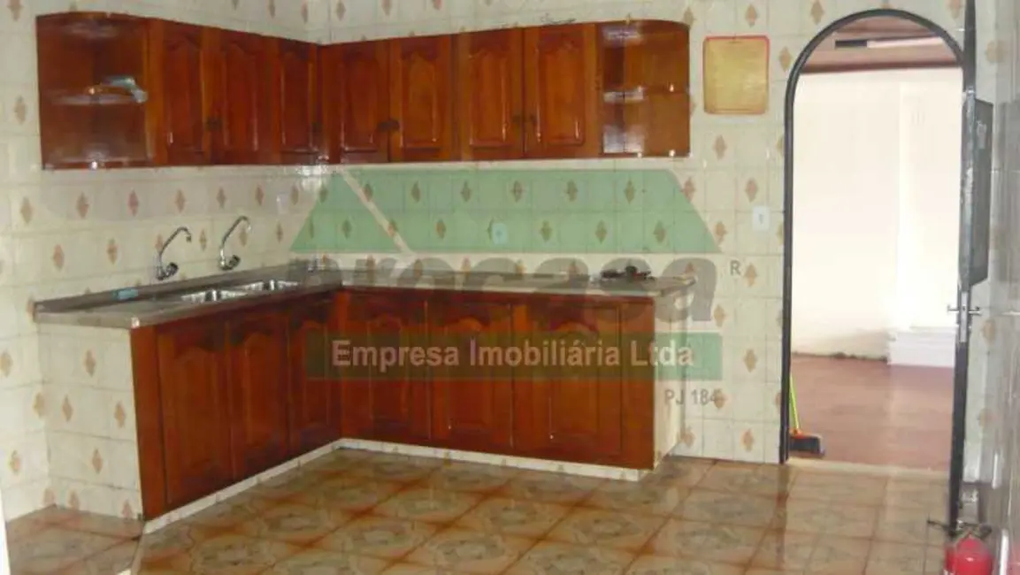 Casa com 4 quartos à venda e para alugar, 300m2 em Manaus - AM - imagem 6 Foto 6 de Casa com 4 quartos à venda e para alugar, 300m2 em Manaus - AM