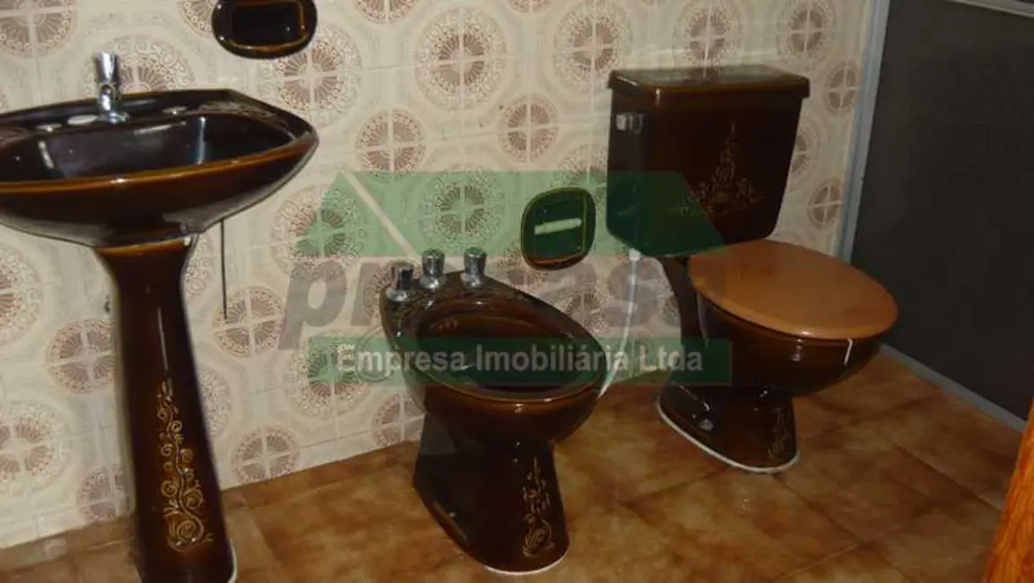 Casa com 4 quartos à venda e para alugar, 300m2 em Manaus - AM - imagem 9 Foto 9 de Casa com 4 quartos à venda e para alugar, 300m2 em Manaus - AM