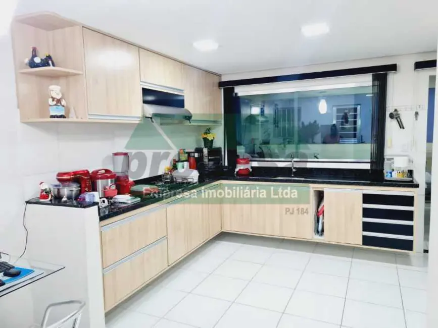Foto 7 de Casa com 5 quartos à venda, 200m2 em Manaus - AM