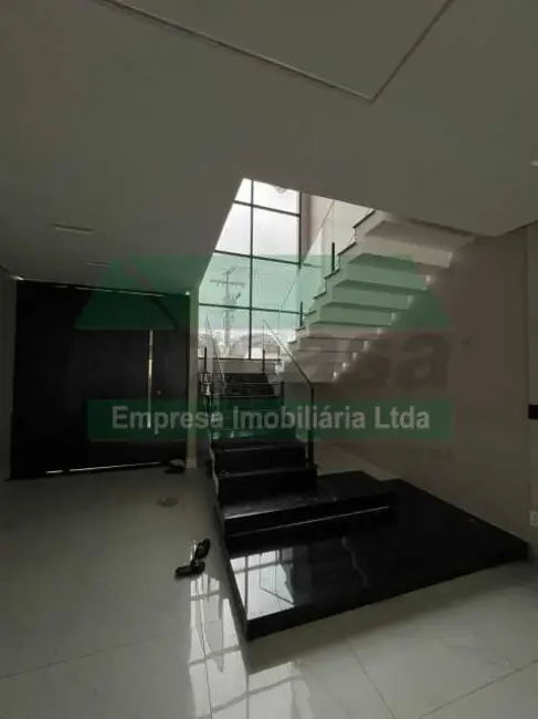 Casa de Condomínio com 5 quartos à venda, 357m2 em Manaus - AM - imagem 3 Foto 3 de Casa de Condomínio com 5 quartos à venda, 357m2 em Manaus - AM