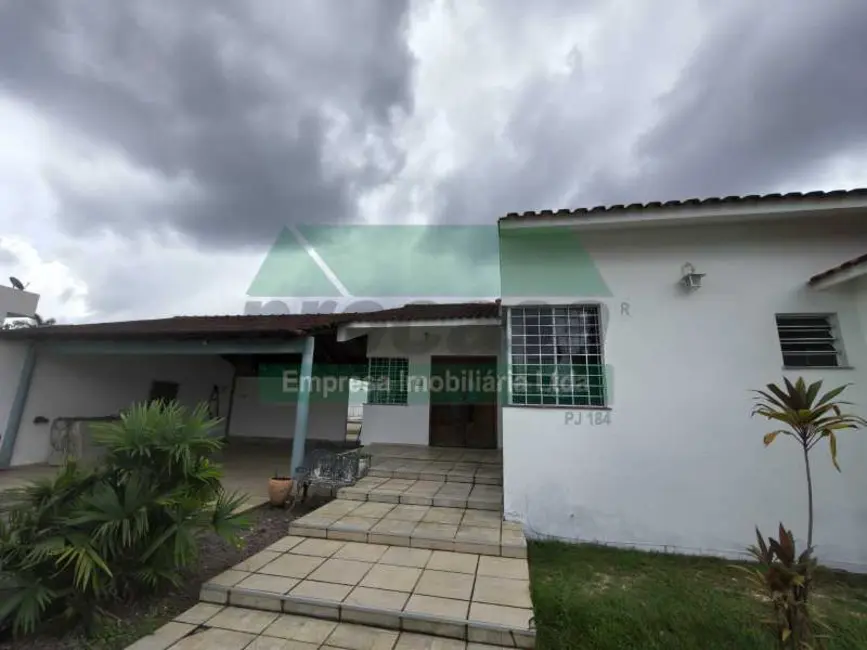 Foto 2 de Casa de Condomínio com 4 quartos para alugar, 600m2 em Manaus - AM