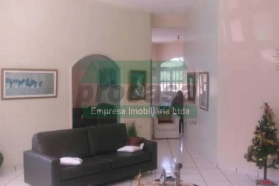 Casa de Condomínio com 7 quartos à venda e para alugar, 800m2 em Manaus - AM - imagem 3 Foto 3 de Casa de Condomínio com 7 quartos à venda e para alugar, 800m2 em Manaus - AM