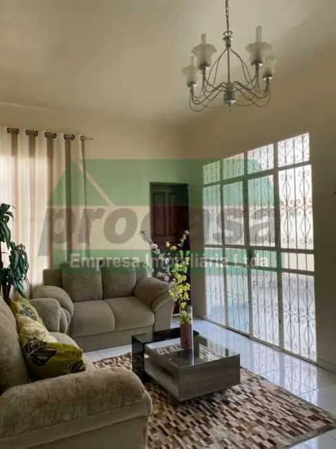 Foto 3 de Casa com 6 quartos à venda, 238m2 em Manaus - AM