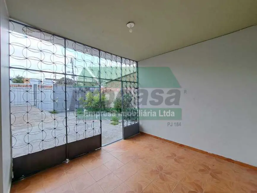 Casa com 4 quartos para alugar, 180m2 em Manaus - AM - imagem 2 Foto 2 de Casa com 4 quartos para alugar, 180m2 em Manaus - AM