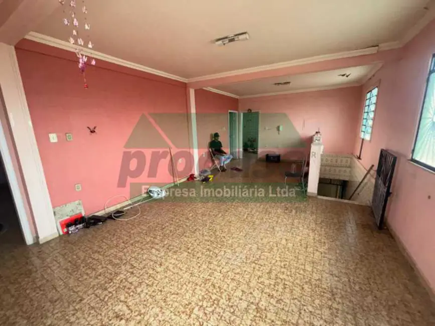 Casa Comercial com 5 quartos à venda, 300m2 em Manaus - AM - imagem 6 Foto 6 de Casa Comercial com 5 quartos à venda, 300m2 em Manaus - AM
