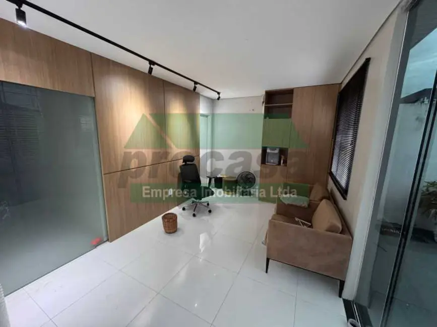 Foto 2 de Casa Comercial com 5 quartos à venda, 103m2 em Manaus - AM