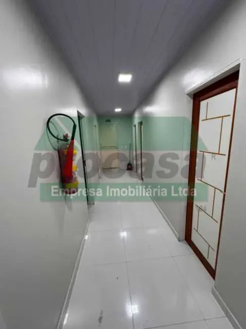 Casa Comercial com 5 quartos à venda, 103m2 em Manaus - AM - imagem 3 Foto 3 de Casa Comercial com 5 quartos à venda, 103m2 em Manaus - AM