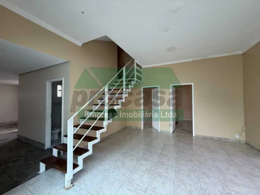Foto 6 de Casa com 5 quartos à venda, 189m2 em Manaus - AM