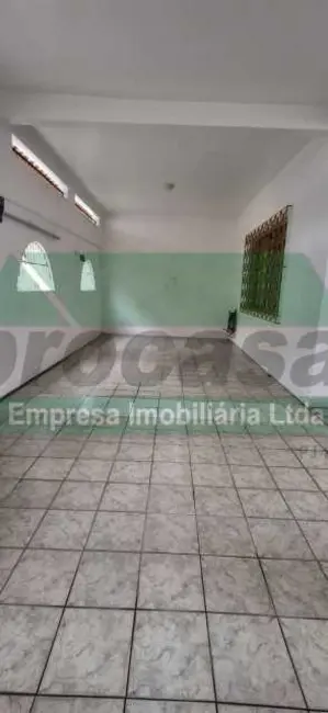 Casa com 4 quartos para alugar, 210m2 em Manaus - AM - imagem 2 Foto 2 de Casa com 4 quartos para alugar, 210m2 em Manaus - AM