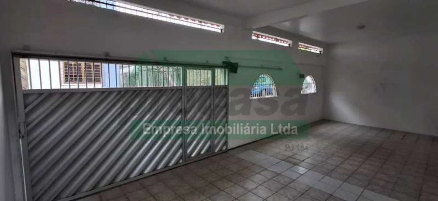 Casa com 4 quartos para alugar, 210m2 em Manaus - AM - imagem 1 Foto 1 de Casa com 4 quartos para alugar, 210m2 em Manaus - AM