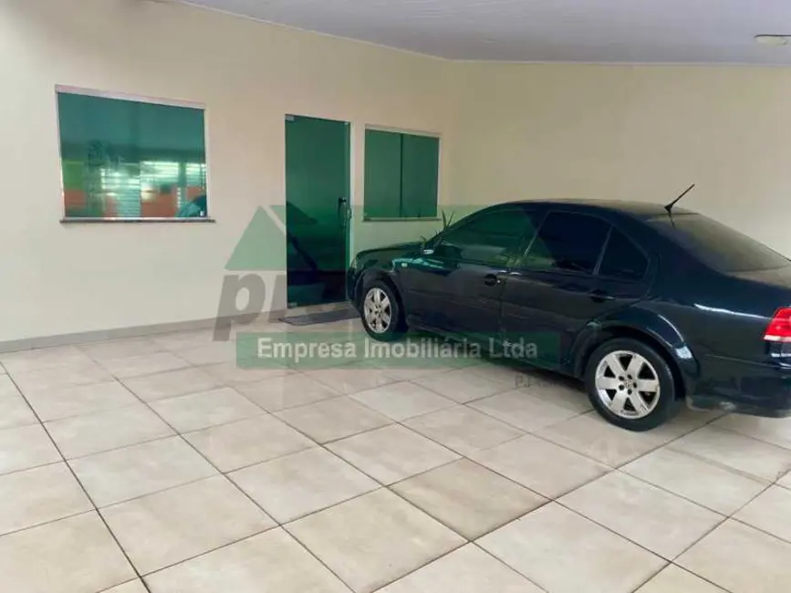 Foto 1 de Casa com 3 quartos para alugar, 120m2 em Manaus - AM