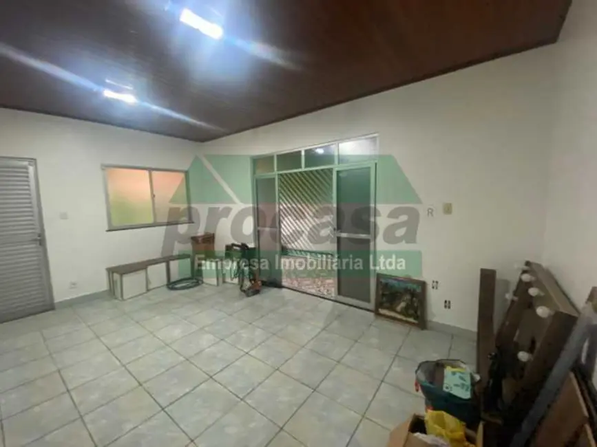 Casa com 4 quartos à venda e para alugar, 372m2 em Manaus - AM - imagem 8 Foto 8 de Casa com 4 quartos à venda e para alugar, 372m2 em Manaus - AM