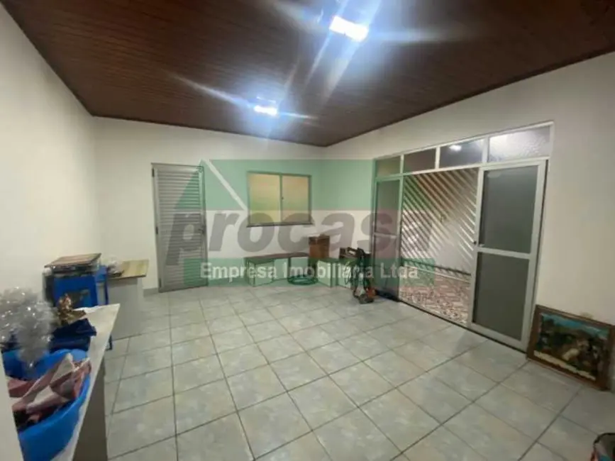 Casa com 4 quartos à venda e para alugar, 372m2 em Manaus - AM - imagem 6 Foto 6 de Casa com 4 quartos à venda e para alugar, 372m2 em Manaus - AM