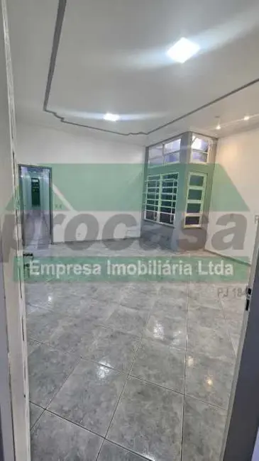 Foto 1 de Casa com 4 quartos para alugar, 250m2 em Manaus - AM