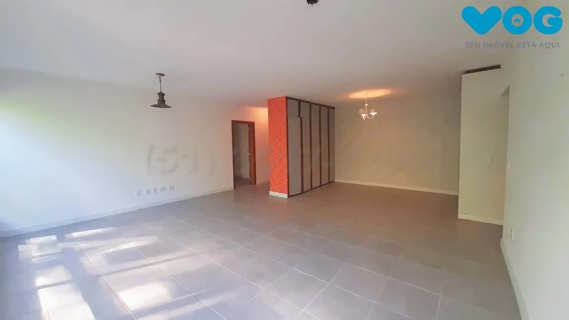 Apartamento com 3 quartos à venda, 133m2 em Moinhos de Vento, Porto Alegre - RS - imagem 5 Foto 5 de Apartamento com 3 quartos à venda, 133m2 em Moinhos de Vento, Porto Alegre - RS