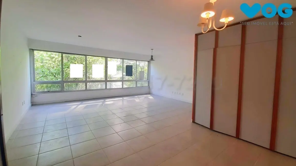 Apartamento com 3 quartos à venda, 133m2 em Moinhos de Vento, Porto Alegre - RS - imagem 8 Foto 8 de Apartamento com 3 quartos à venda, 133m2 em Moinhos de Vento, Porto Alegre - RS