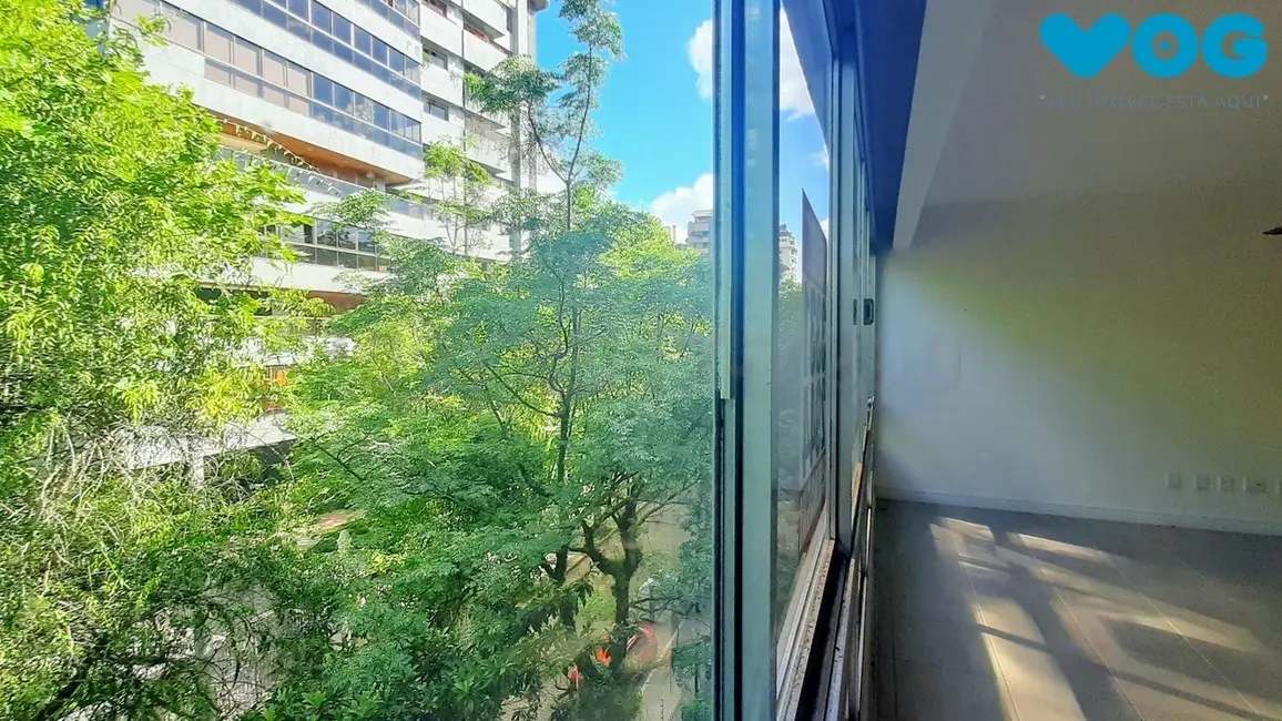 Apartamento com 3 quartos à venda, 133m2 em Moinhos de Vento, Porto Alegre - RS - imagem 6 Foto 6 de Apartamento com 3 quartos à venda, 133m2 em Moinhos de Vento, Porto Alegre - RS